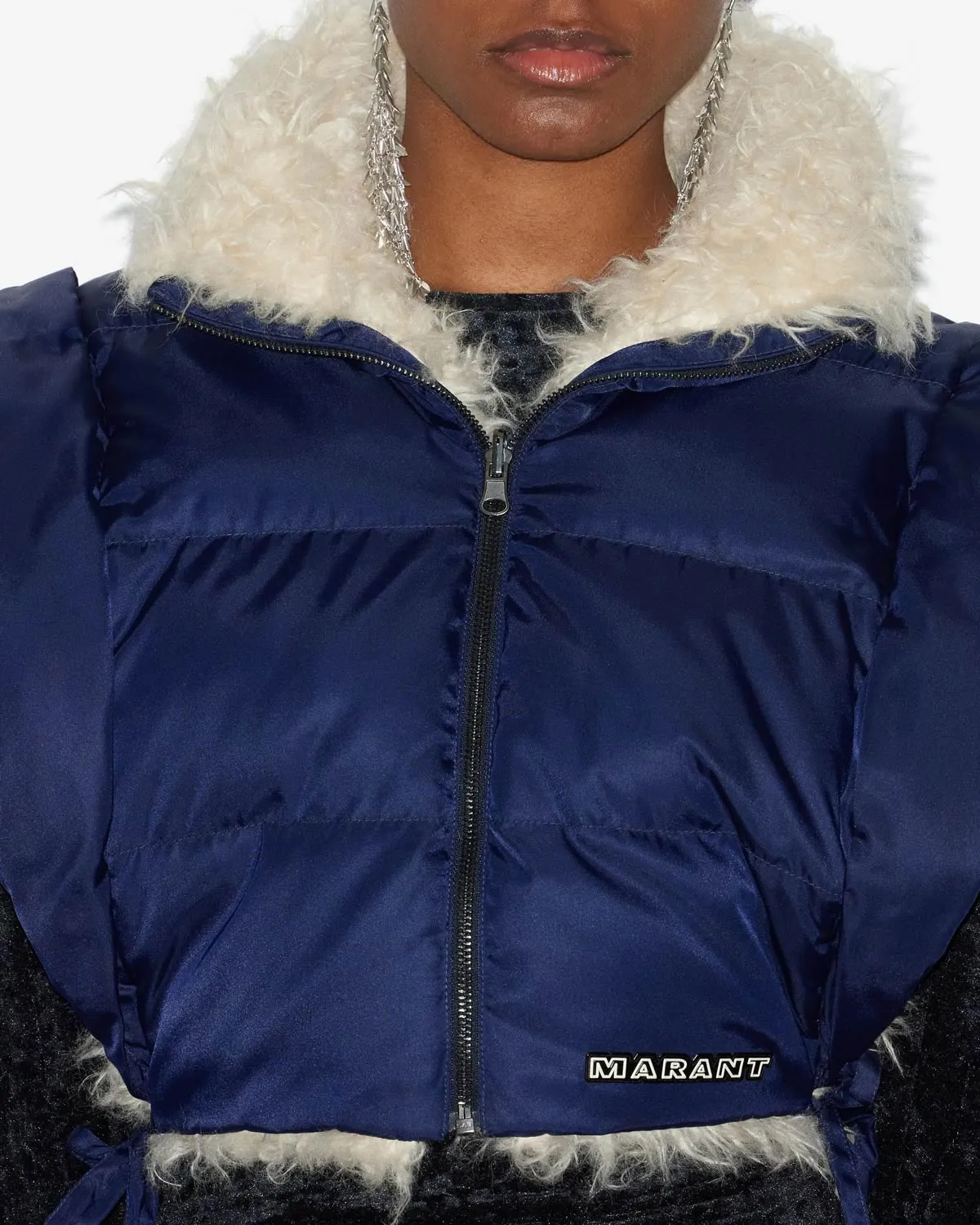 Sure! Here is an optimized title for the product in English:

Premium Hooded Puffer Vest for Stylish Warmth and Comfort

Feel free to let me know if you need further adjustments!