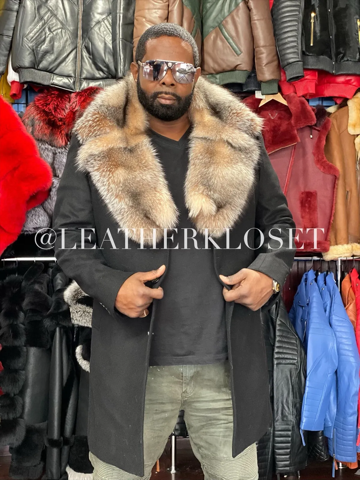 Mens Elegant Wool Trench Coat with Luxurious Fox Fur Collar