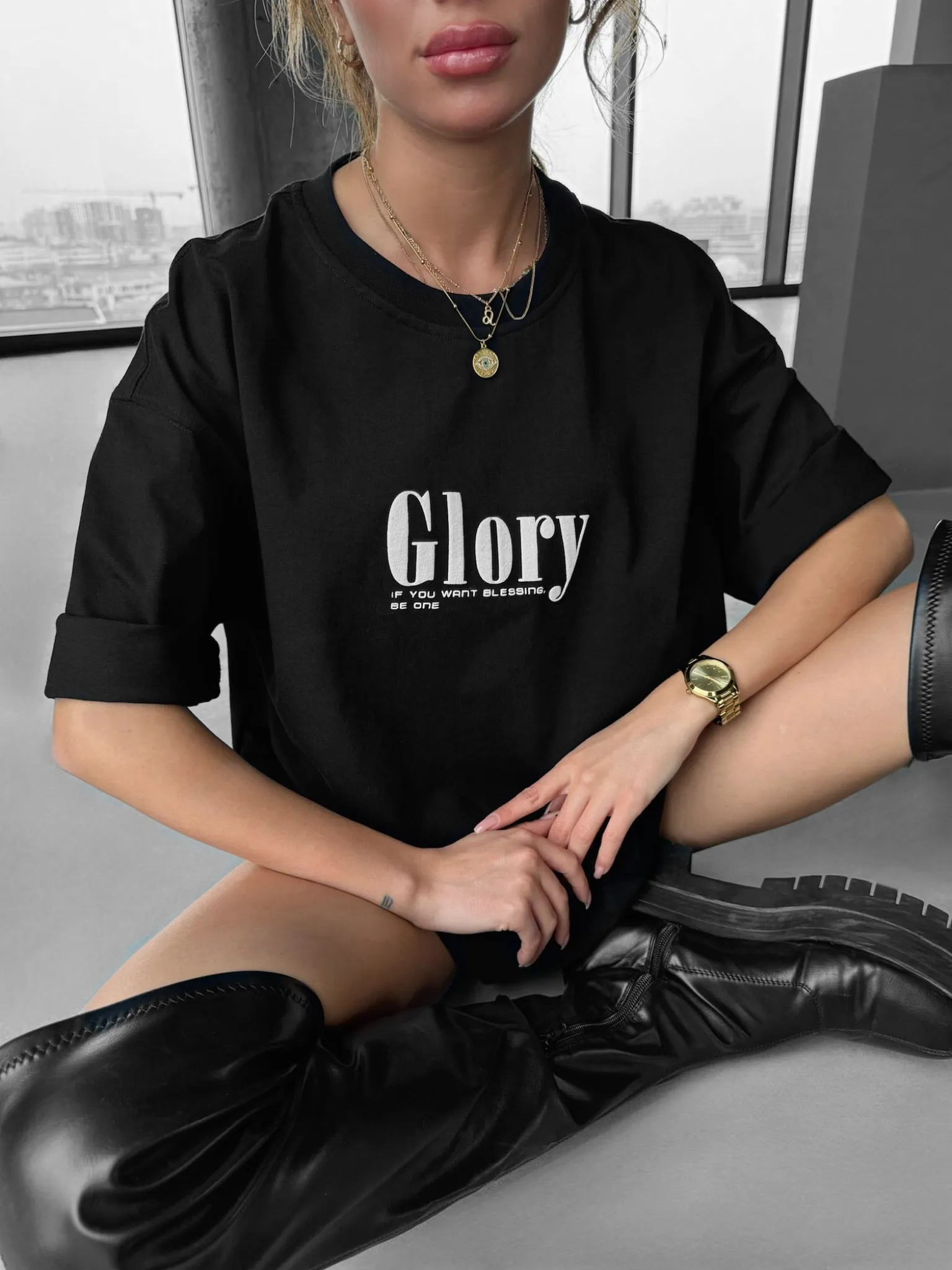 Oversize Glory T-shirt - Black and Lila
